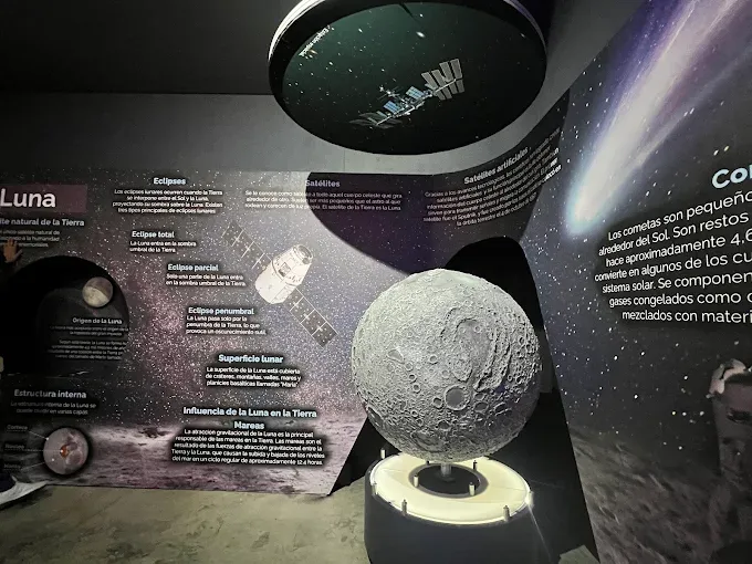 Información en el interior del Planetario Tuxtla